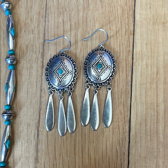 Silver and Blue Jewelry Set - Picture 3 of 5